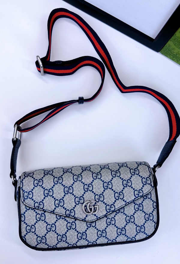 激安グッチバッグコピー着用イメージ